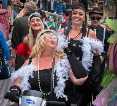 Benidorm İngilizce kıyafet partisi. 12 Kasım 2015. Benidorm. Valencia bölgesi. İspanya. Avrupa'nın en büyük olduğunu! Benidorm Fiesta Kasım ayında tamamladıktan sonra. 20 yıl önce bu geleneği başladı.