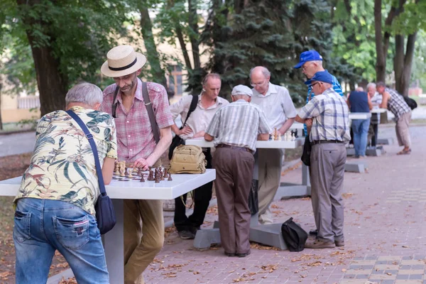 Gente Juega Ajedrez Parque Dnipro Ucrania Julio 2019 —  Fotos de Stock
