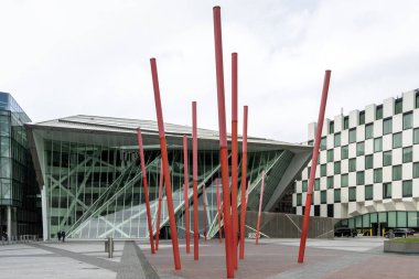 Dublin Rıhtımı 'nın yenilenen bölgesinde Grand Canal Meydanı. Seyahat, İrlanda.
