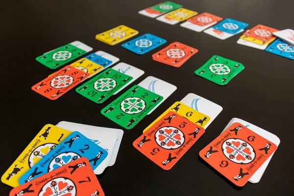 Kart oyunu siyah masada. 