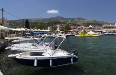 Yunanistan 'ın Kuzey Doğu Korfu kentindeki popüler sahil beldesi Kassiopi