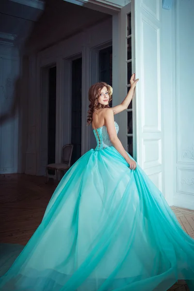 Beautiful Young Girl Princess Long Magnificent Turquoise Dress Stands Light — Stock Photo, Image