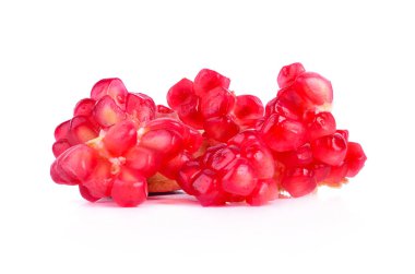 Beyaz arkaplanda izole edilmiş nar