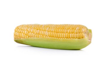 Beyaz arkaplanda izole edilmiş mısır