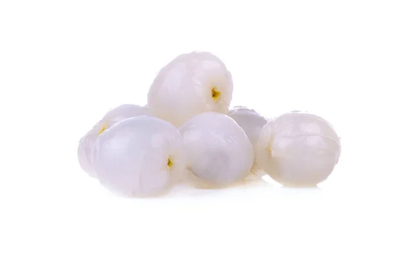 Beyaz arkaplanda bir grup lychee