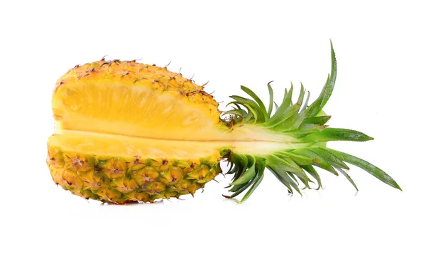 Beyaz üzerine izole edilmiş ananas