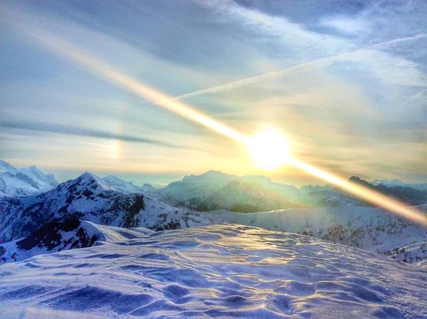 Le col de Zhao dans les Alpes italiennes en hiver au coucher du soleil . — Photo