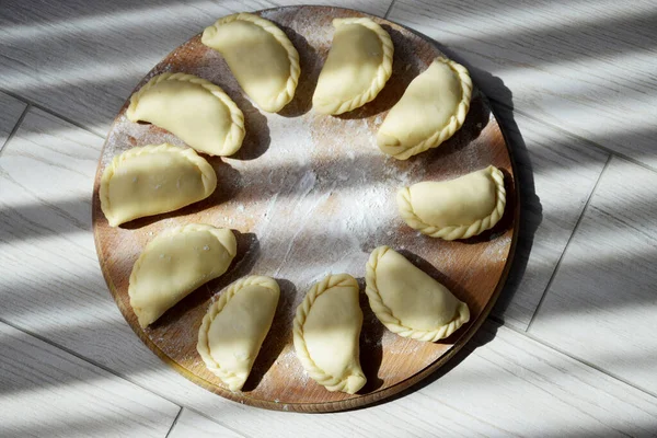 Many Dumpling Ten Vareniki Wooden Board Flour Sun Rays Wooden — Stock Photo, Image