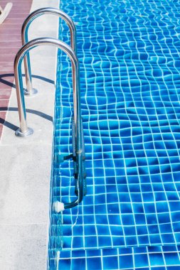 Otel yüzme havuzu