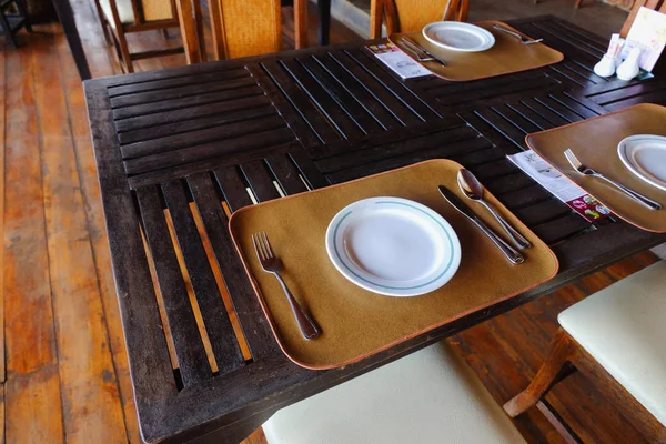 Обідній стіл в ресторані — стокове фото
