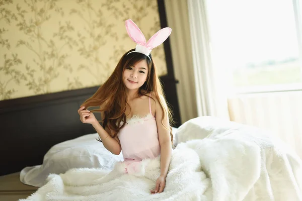 Японская сексуальная девушка Cosplay кролик розовый — стоковое фото