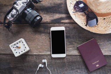 Traveler's casual kıyafetler, temel tatil öğeleri Üstten Görünüm 