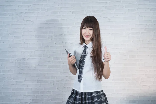 학교 일본 유니폼을 입고 섹시 한 아시아 여자 학생 — 스톡 사진