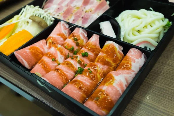 Rauw rundvlees segment voor barbecue of Japanse stijl yakiniku — Stockfoto