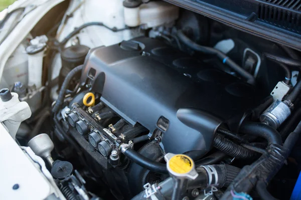 Detalle de cerca del motor del coche sucio —  Fotos de Stock