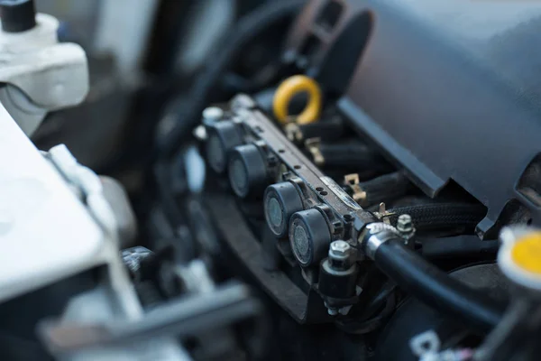 Detalle de cerca del motor del coche sucio —  Fotos de Stock