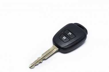 araba anahtarı beyaz arkaplanda izole edildi