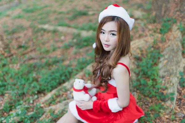 Porträtt av asiatiska Santa flicka — Stockfoto