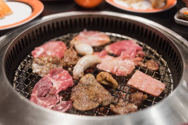 Beef and pork slice on grille for barbecue or Japanese style yak — Stock Photo, Image