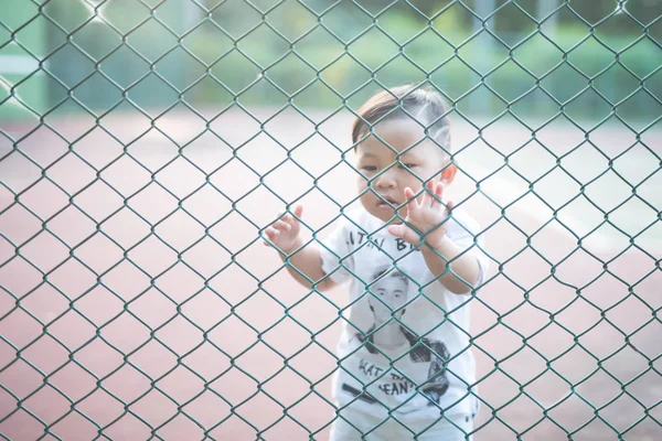 Porträt Mode Baby Garten — Stockfoto