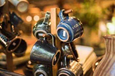 toprak seramik tablo üzerinde Satılık