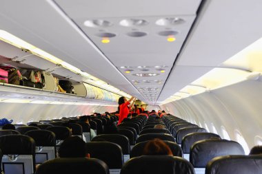 Uçak chiang rai, Tayland-11 Aralık 2017: destek hizmeti ve transfer yolcu, bu resim için Airasia uçak stoptu yakalama Havaalanı bekleme salonu