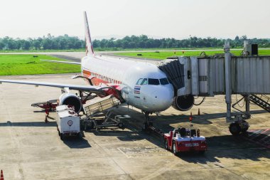 Uçak chiang rai, Tayland-11 Aralık 2017: destek hizmeti ve transfer yolcu, bu resim için Airasia uçak stoptu yakalama Havaalanı bekleme salonu