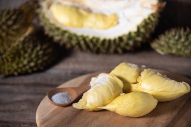 Rustik ahşap masa üzerinde Tayland Durian meyve