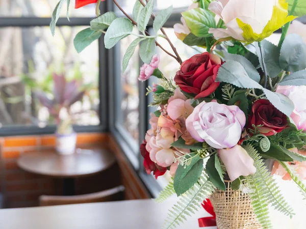 Крупним планом красиві квіти троянд — стокове фото