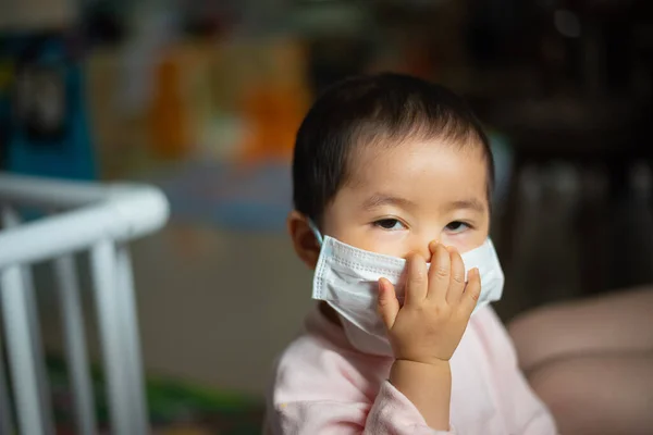 Bebé Con Máscara Quirúrgica Quedarse Casa Concepto Coronavirus Covid — Foto de Stock