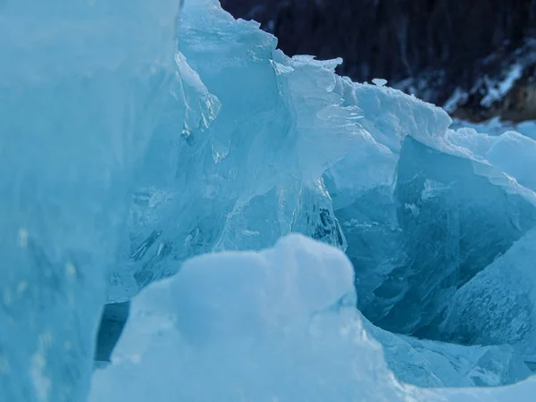 Glace Bleue Sur Rivière Dans Forêt Hiver — Photo