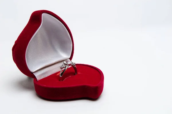 Silberring Mit Verlobungsdiamanten Roter Schachtel — Stockfoto