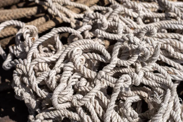 古いロープと細いロープを閉じるのテクスチャ — ストック写真