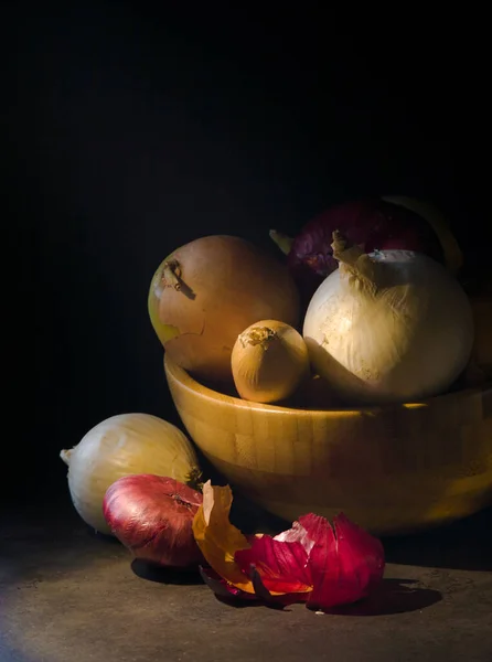 Zwiebel Hölzerner Schüssel — Stockfoto