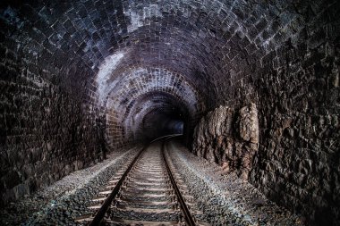 Eski tek ray tüneli