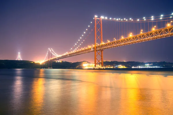 Puente Abril Con Estatua Cristo Rey Lisboa Luces Nocturnas Puente —  Fotos de Stock