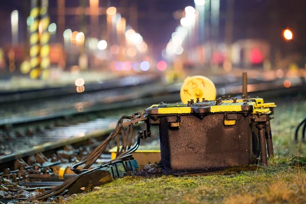 Equipo Seguridad Ferroviaria Junto Vía Férrea Estación Tren Noche — Foto de Stock