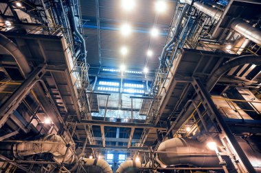 Kömür santralinin içi. Zemin kattan görüntüle