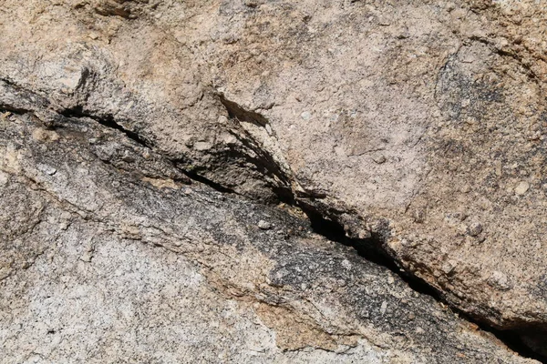 Δύο Πανέμορφα Μεγάλα Βράχια Που Αναπαύονται Στη Διαγώνιο Κοντινό Πλάνο — Φωτογραφία Αρχείου