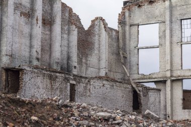 Ev harabeleri, yıkılan binalar, savaş