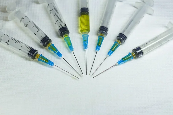 Lékařské Jednorázové Injekční Stříkačky Bílém Pozadí — Stock fotografie