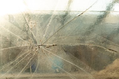 Cam dokusu, çatlak, toz ve çizikler, yakın plan.