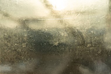 Cam dokusu, çatlak, toz ve çizikler, yakın plan.