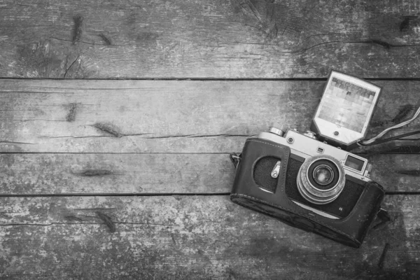 Old Retro Camera Wooden Background — Stock Photo, Image