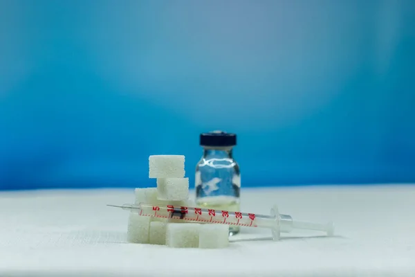 인슐린 주사기는 큐브의 배경에 있습니다 당뇨병 — 스톡 사진