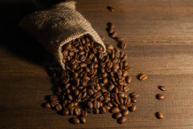 Kavrulmuş kahve çekirdekleri.