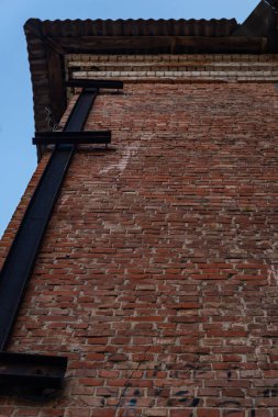 Tuğla dokusu, duvar, çatlaklar ve çizikler.