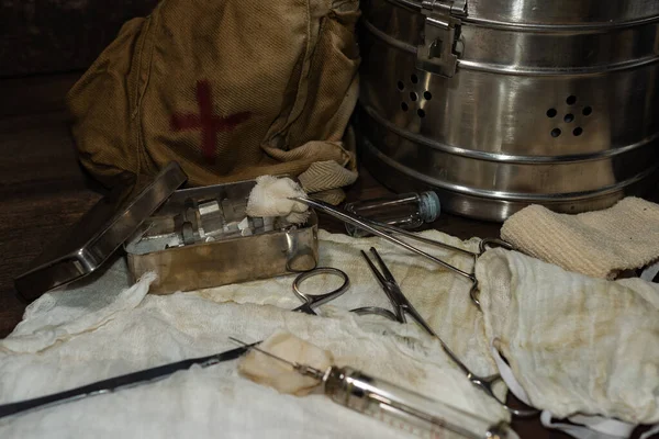 Egy Régi Katonai Orvos Műtétje Egy Fából Készült Asztalon Katonai — Stock Fotó
