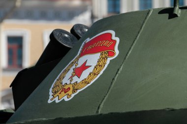 St. Petersburg, RUSSIA - 9 Mayıs 2013: Rus Zırhlı personel taşıyıcısı 2. Dünya Savaşı 'nda Zafer Geçidi' ne