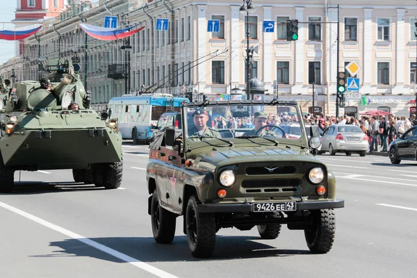 Petersburg Russia Maja 2013 Rosyjski Uaz Wojskowy Żołnierzami Rosyjskimi Parada — Zdjęcie stockowe